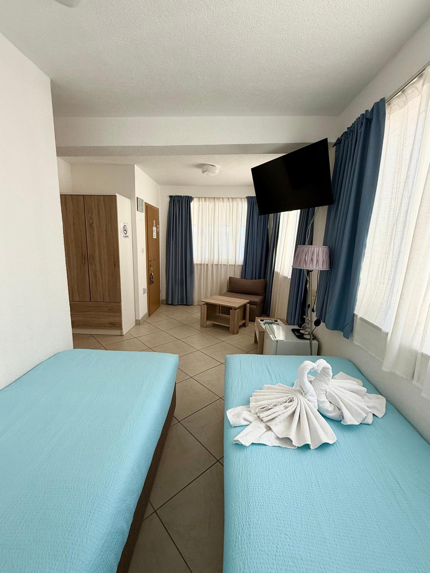 Villa Okruk-10 Meters Away From The Beach Okrug Gornji Extérieur photo