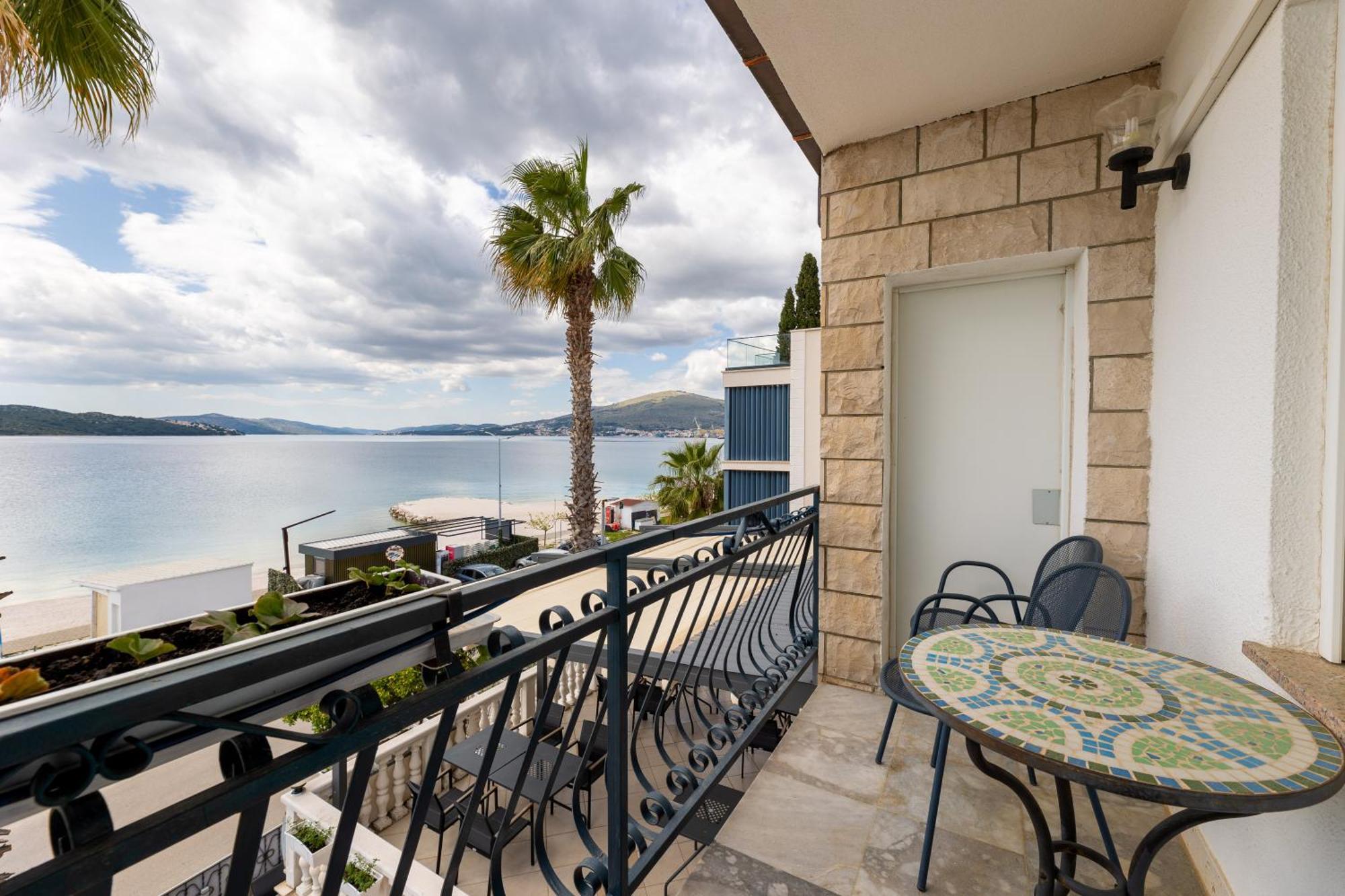Villa Okruk-10 Meters Away From The Beach Okrug Gornji Extérieur photo