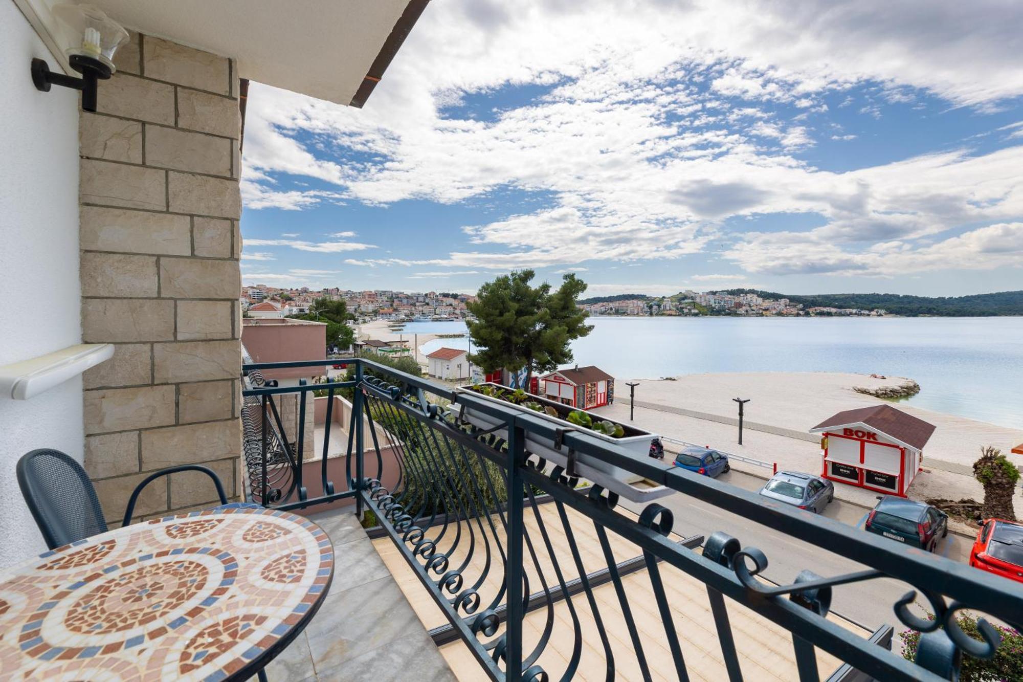 Villa Okruk-10 Meters Away From The Beach Okrug Gornji Extérieur photo