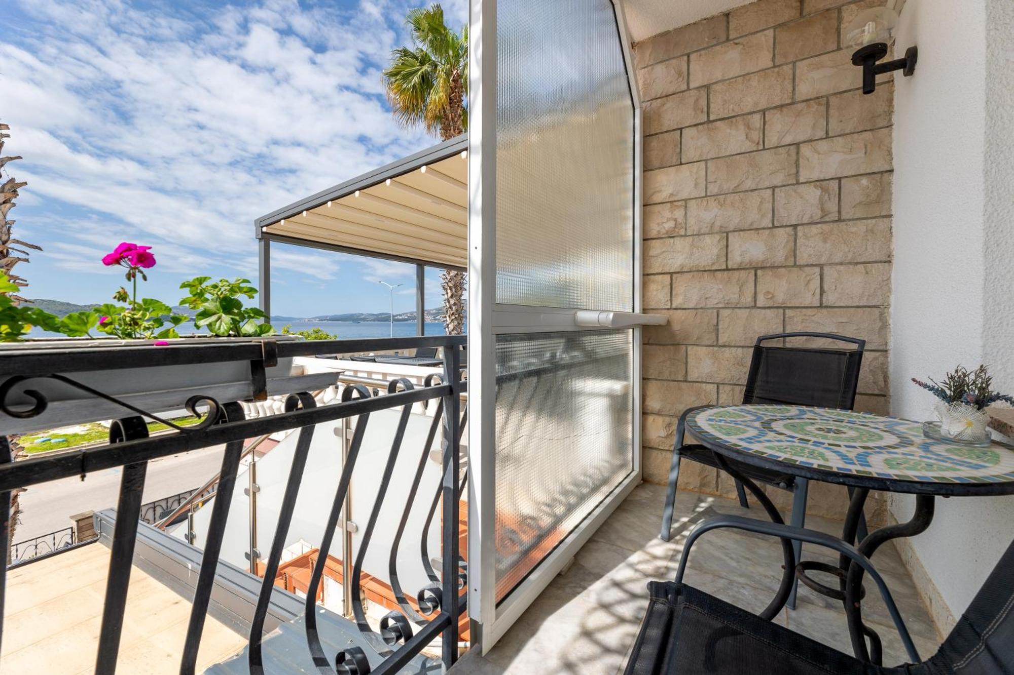 Villa Okruk-10 Meters Away From The Beach Okrug Gornji Extérieur photo