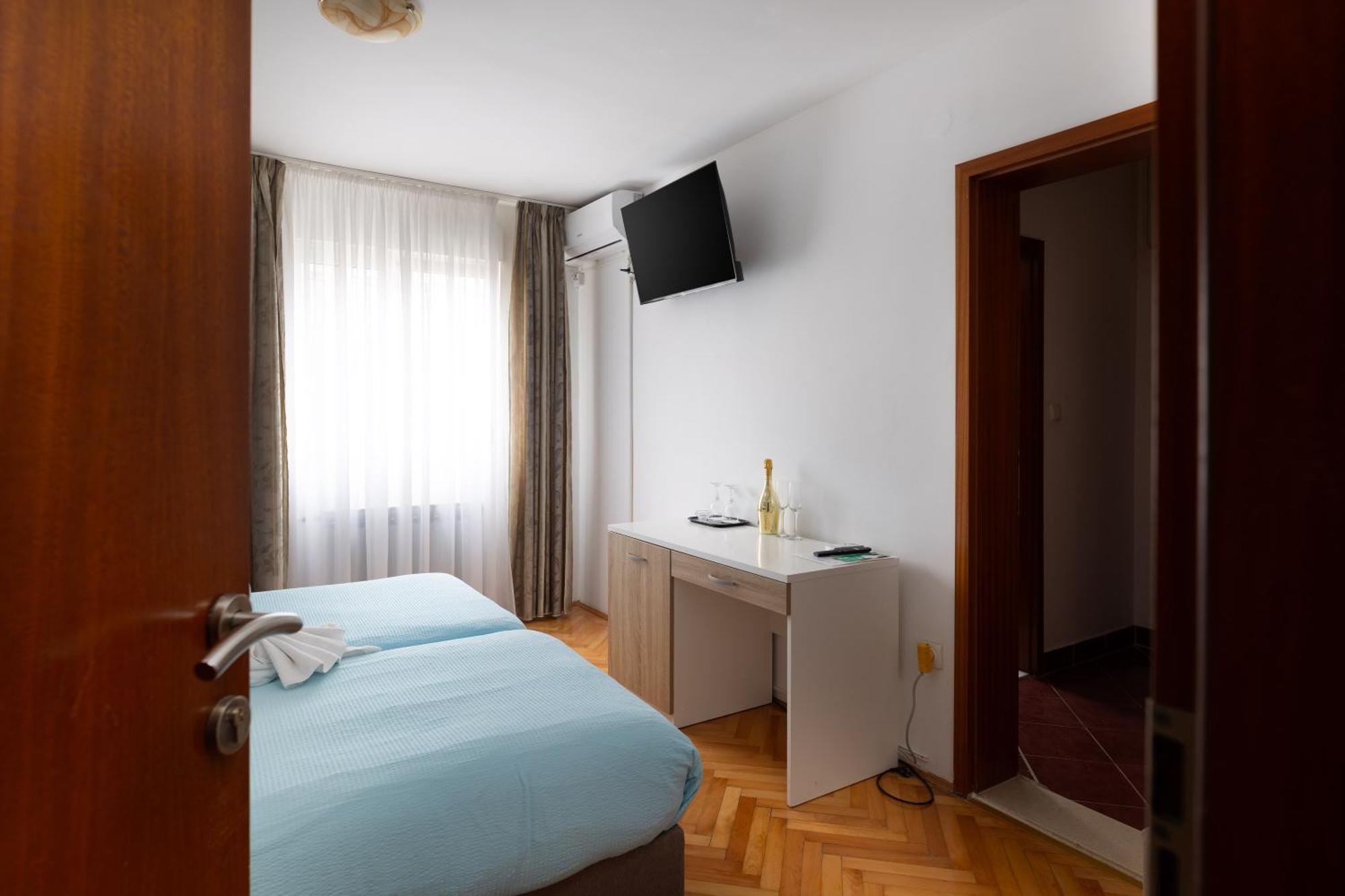 Villa Okruk-10 Meters Away From The Beach Okrug Gornji Extérieur photo