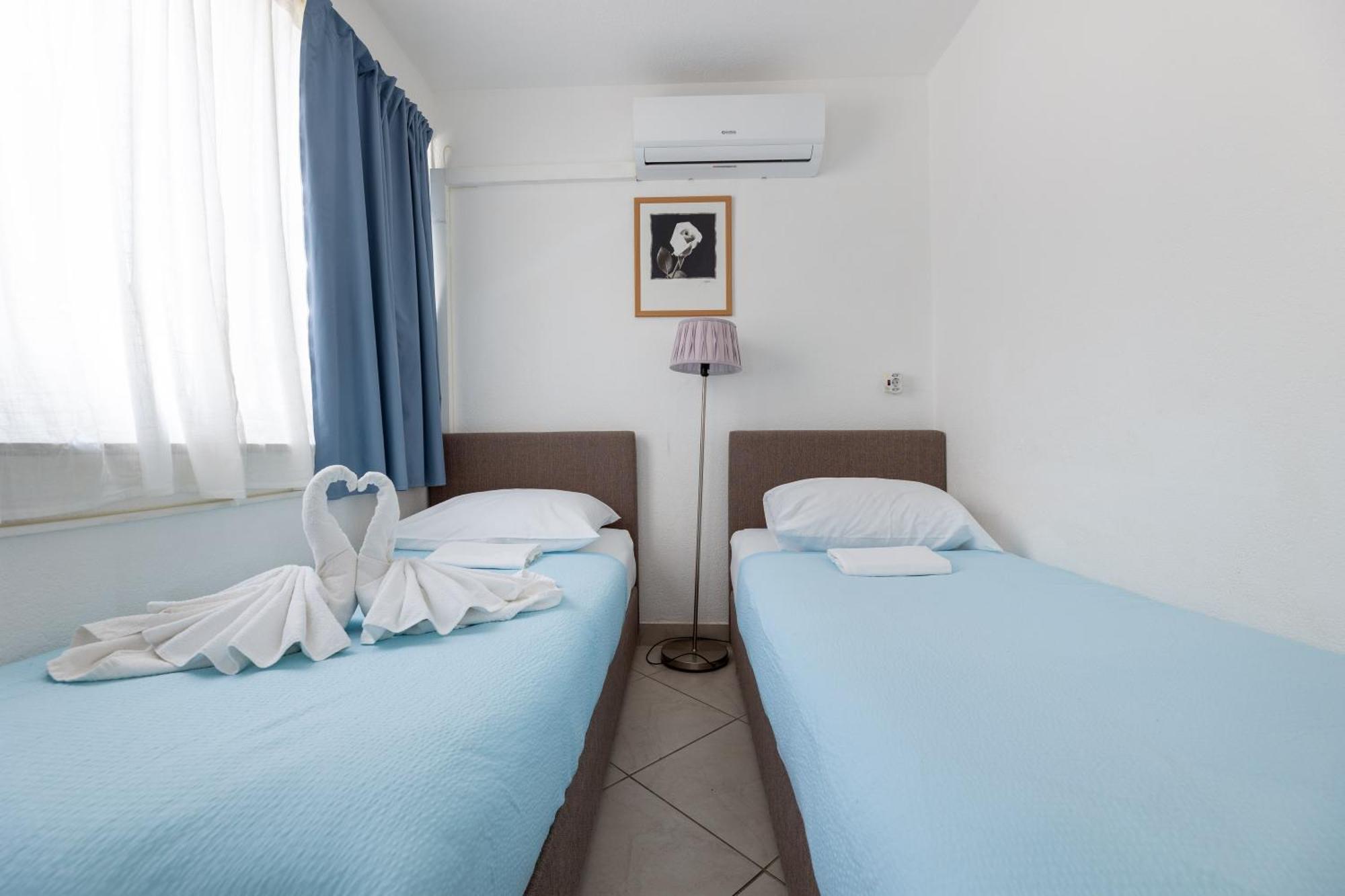 Villa Okruk-10 Meters Away From The Beach Okrug Gornji Extérieur photo