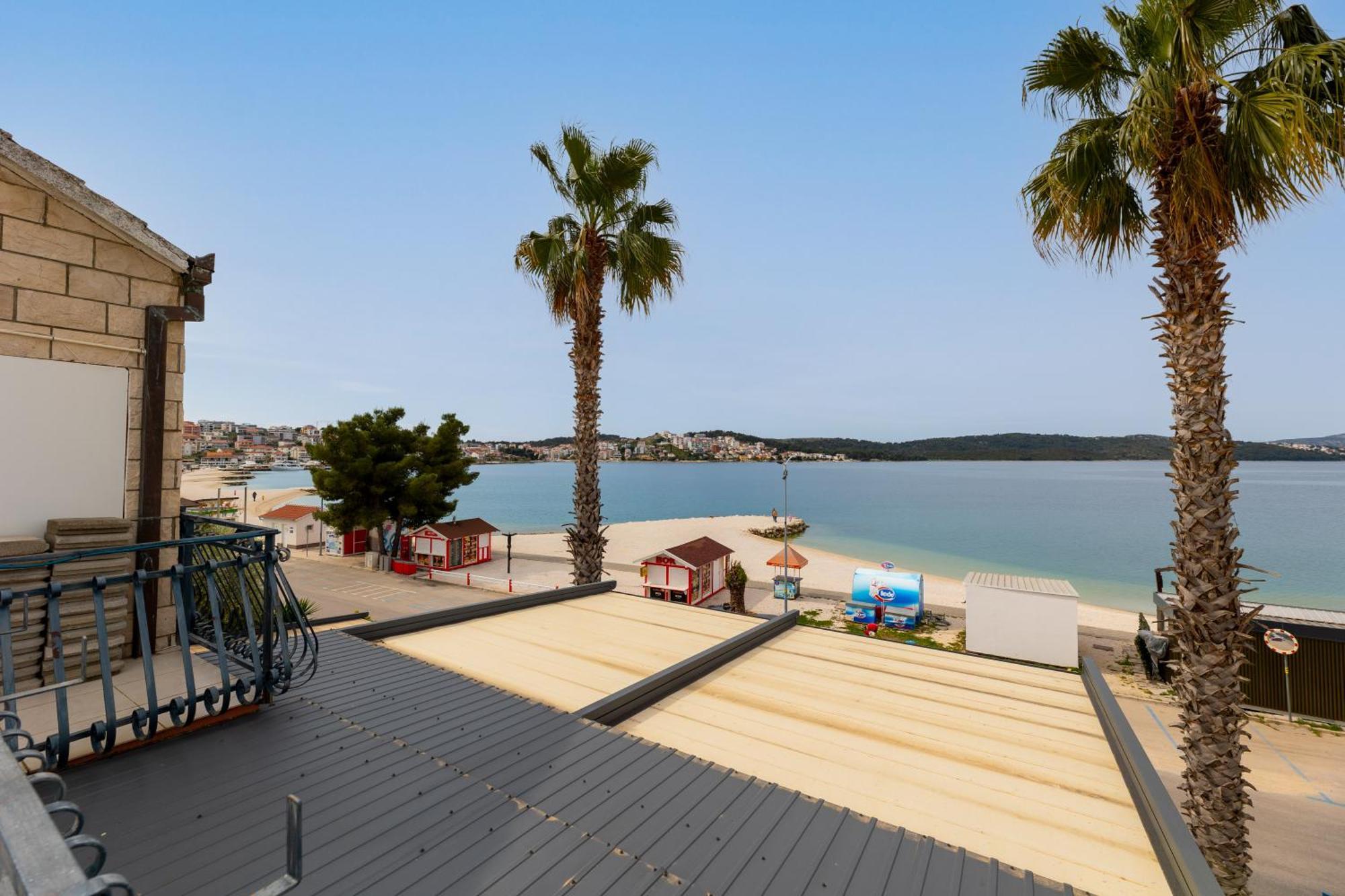 Villa Okruk-10 Meters Away From The Beach Okrug Gornji Extérieur photo