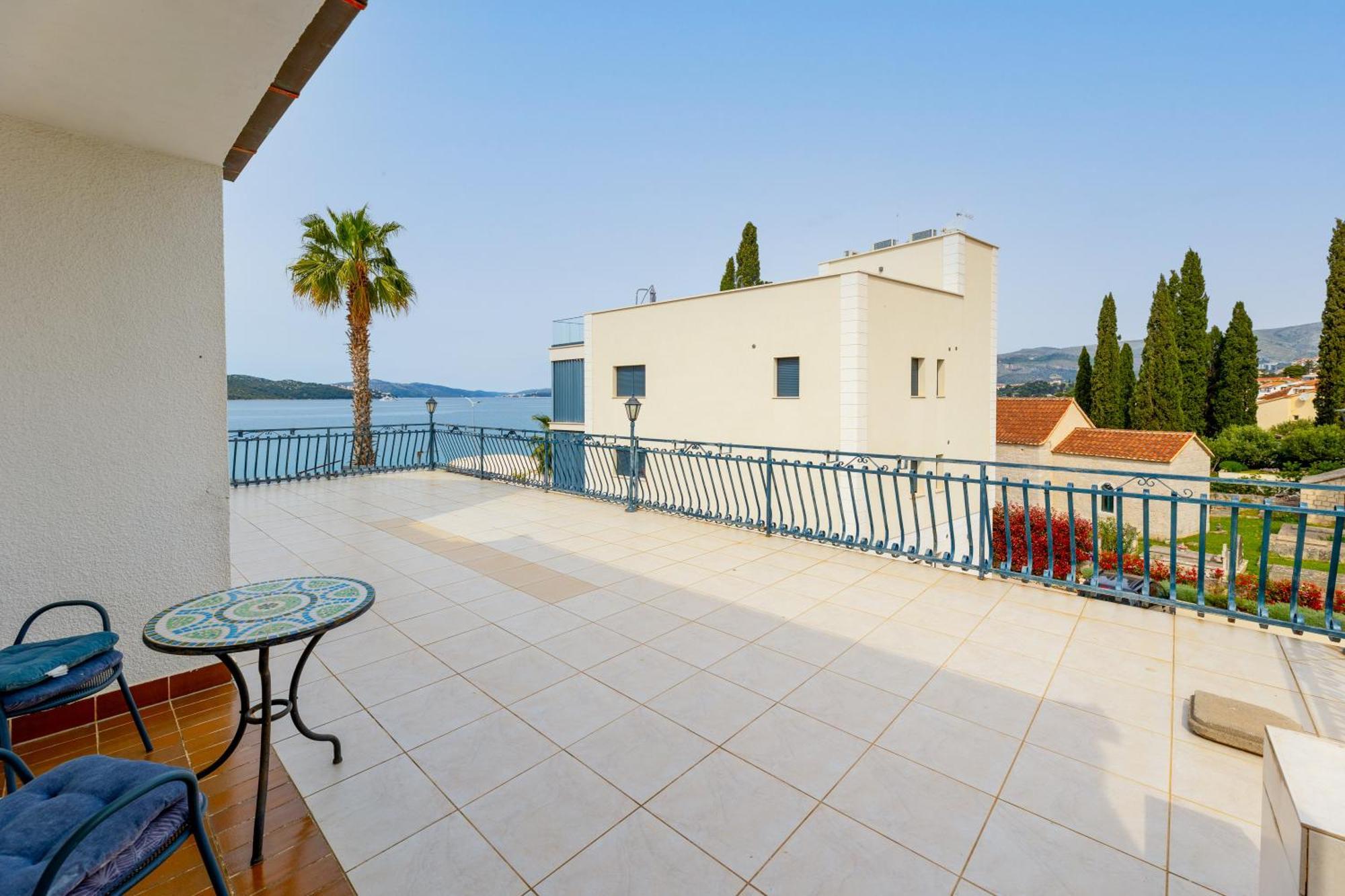 Villa Okruk-10 Meters Away From The Beach Okrug Gornji Extérieur photo
